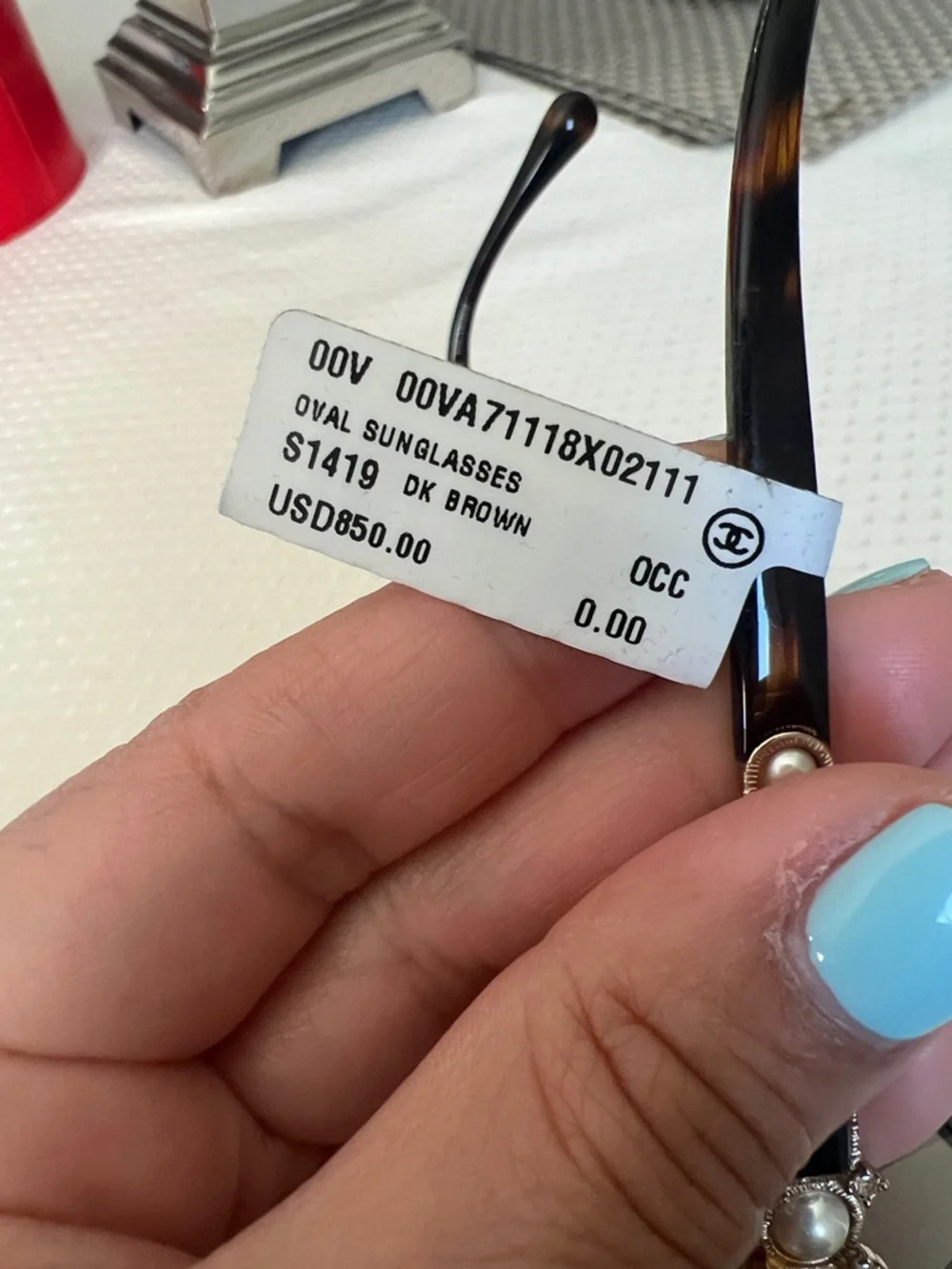 CHANEL Tortoiseshell Sunglasses with Brown Gradient Lenses - Picture 4 of 9